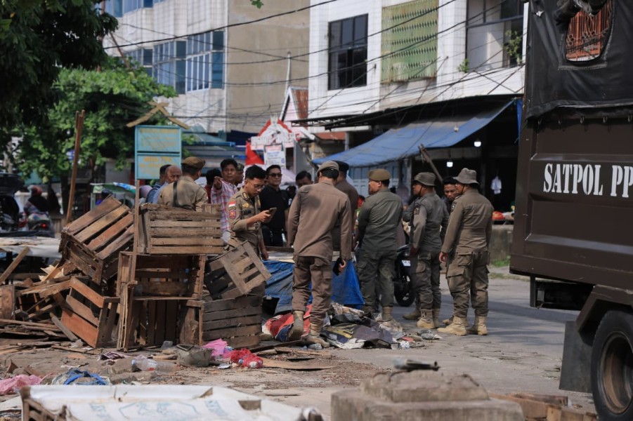Ratusan Personel Satpol PP Pekanbaru Siap Mendukung Pengamanan di Lokasi Perbaikan Jalan Teratai