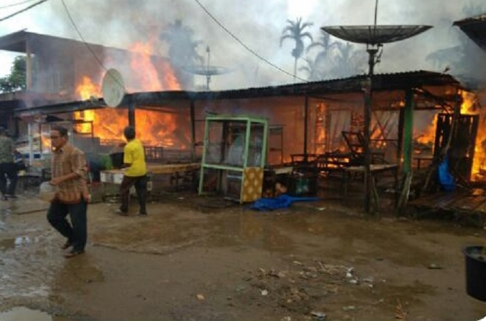 Ahad Pagi, 4 Rumah Warga dan Pos Bhabinkamtibmas di Tempuling-Inhil Terbakar