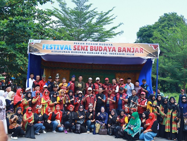 Bupati Inhil Buka Festival Seni Budaya Banjar, Ajak Lestarikan Tradisi dan Perkuat Persaudaraan