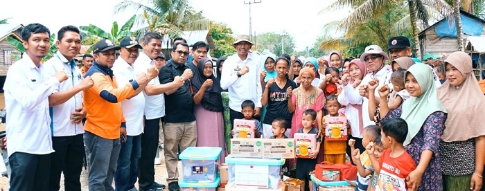 Pjs Bupati Kuansing Serahkan Bantuan Kepada Masyarakat Terdampak Banjir Inuman