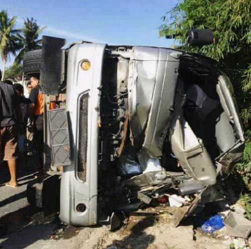 Hendak ke Padang, Bus Rombongan PPLP Karate Riau  Terbalik di Kualu Nenas