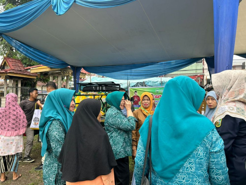 TP PKK Riau Gelar Pasar Murah Bersama Disperindagkop UKM