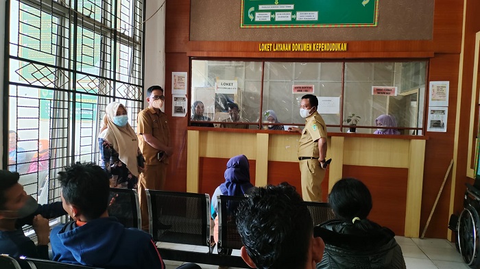 Minta Pelayanan Masyarakat Cepat dan Terbaik, Wabup Sulaiman Kembali Inspeksi Pelayanan di Disdukcapil