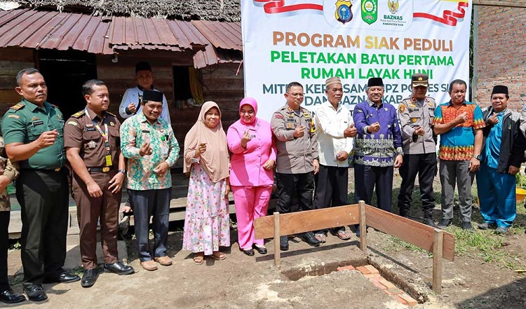Warga Kampung Buatan Besar  Terima Bantuan Rumah Layak Huni Baznas Siak