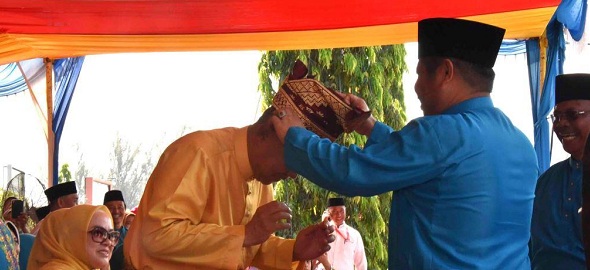 Bupati Bengkalis  Berikan  'Tebing Runtuh' pada Gubernur Riau, Ini Pertanda...?