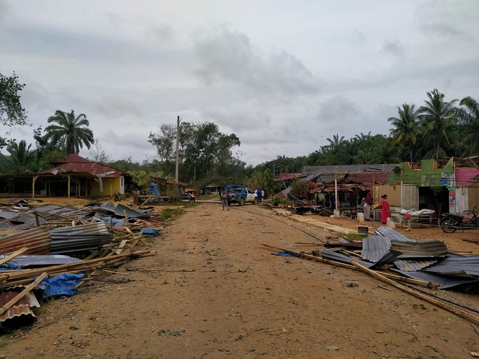 Dihantam Angin Puting Beliung, 7 Rumah dan 1 Musalla di Rohil Porak Poranda