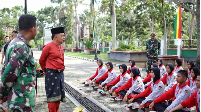 Beri Semangat kepada Paskibra Meranti, Bupati Asmar Doakan Sukses