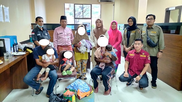 Bawa Bayi 2 Tahun Ngemis di Diponegoro, Ibu Muda Ini 'Dijaring' Dinas Sosial