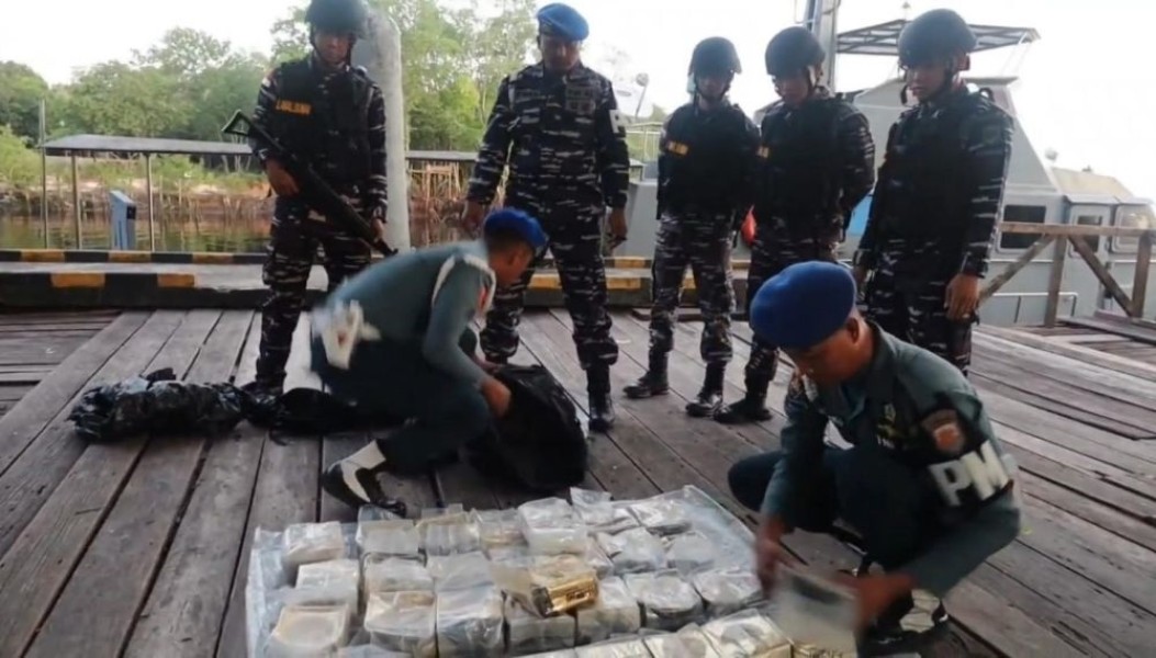 Kejar-kejaran di Laut, Lanal Dumai Gagalkan Penyelundupan Sabu 48,5 Kilogram di Perairan Dumai