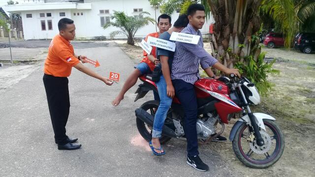 SADIS...Jalani Rekonstruksi,  Begini Cara Iyan dan Ipul Bunuh Dedi Saputra dan Membuang Mayatnya di Balam-Rohil