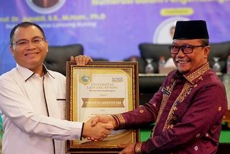 Pemkab Siak Raih Penghargaan Bupati Peduli Pendidikan dari Universitas Lancang Kuning