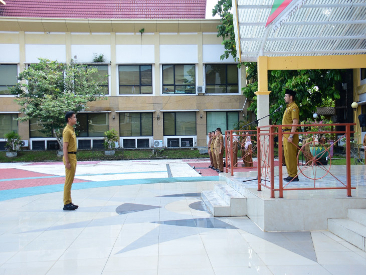 Plt Asisten I Setda Tengku Said Hidayat Pimpin Apel Gabungan di Lingkungan Kantor Bupati Kampar