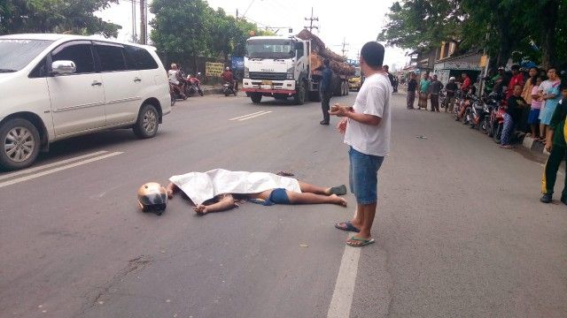 TRAGIS...Mau Ikut Kontes Burung, Firda Tewas Dilindas Trailer, Burung Kontes Cucak Ijo Ikut Mati