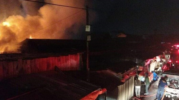 Kebakaran Hebat Landa Pasar Bawah Bukittinggi, Ratusan  Tempat Berjualan  Pedagang Ludes