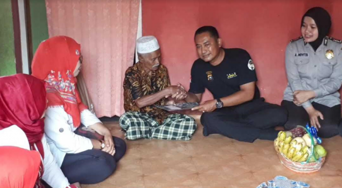 Tim Jumat Barokah Polresta Pekanbaru Kunjungi Veteran