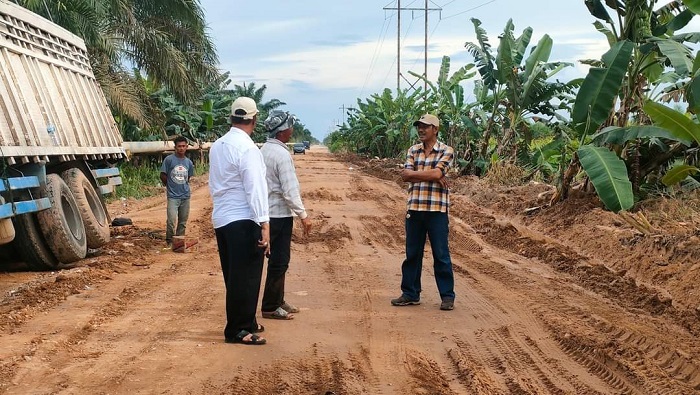 Berkat Koordinasi Bupati, PT Jatim Dan PHR Perbaiki Jalan Lintas Kubu
