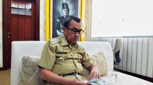 Gubernur Riau Sakit