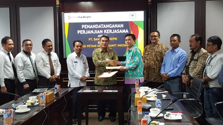 Bantu Petani Sawit, Apkasindo dan Bank Riau-Kepri Teken MoU