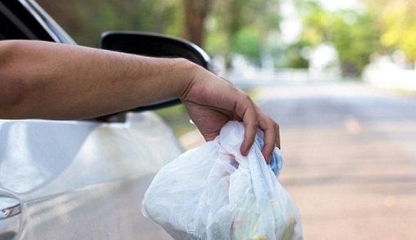 Buang Sampah dari Jendela Mobil, Siap-siap Didenda Rp250.000