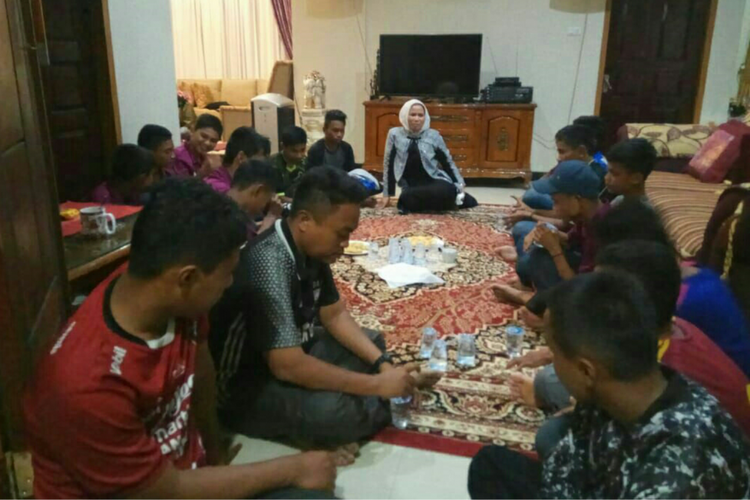SEDIH...Gagal Juara, Tim Sepakbola U-14 Kampar Terpaksa Pulang Naik Minibus dari Bali ke Riau karena Tak Ada Dana Naik Pesawat