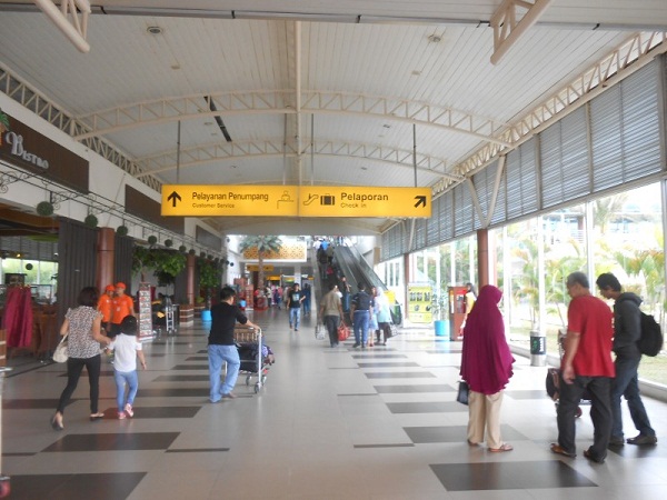 Arus Penumpang di Bandara SSK II Normal Saat Hari Libur Nyepi