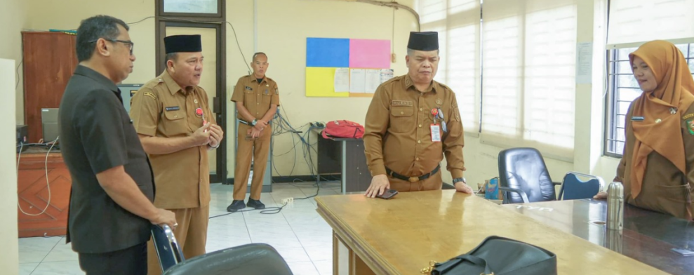 Sekda Kuansing Sidak ke Dinas Kominfoss, Pastikan Disiplin ASN dan Sarpras Kerja
