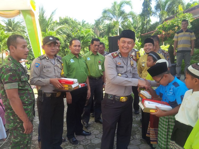 Puluhan Anak Ikuti Khitanan Massal di Polsek Kerinci Kanan-Siak