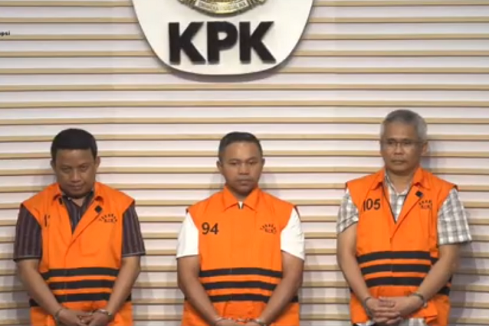 Gubernur Riau Abdul Wahid Diborgol dan Pakai Rompi Orange Langsung Ditahan KPK