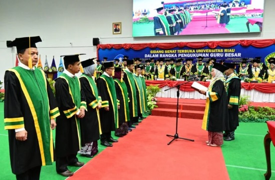 Universitas Riau Kukuhkan Delapan Guru Besar, Berikut Nama-namanya...