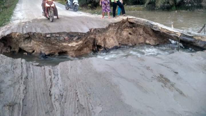 Diterjang Banjir, Akses Jalan Bunut Lumpuh Total, Begini Kondisinya 