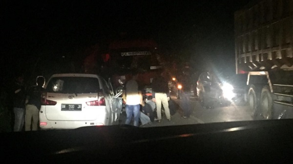 BREAKING NEWS: Tabrakan Beruntun Sejumlah Mobil di Sikijang, Jalan Lintas Timur Sumatera Macet Panjang