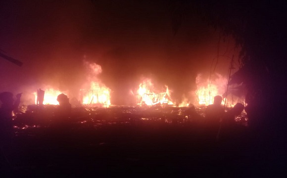 BREAKING NEWS:   Gedung Asrama Pondok Pesantren  Dar Aswaja Kubu Hangus Dilalap Si Jago Merah...