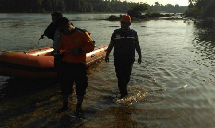 DIDUGA BUNUH DIRI, Gadis di Bangkinang Terjun ke Sungai Kampar, Hilang dan Masih Dicari