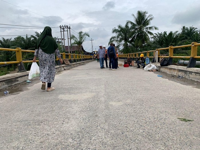 Dua Pekan Ujicoba, Jembatan Sungai Rokan Hanya Boleh Dilintasi Sepeda Motor dan Mobil Kecil