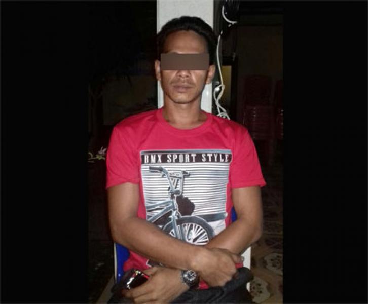 SAKIT HATI... Oknum Honorer Satpol PP Rohil Ini Uber Rekan Kerja Pakai Parang