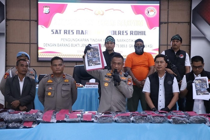 Pengejaran di  Kota Bagansiapiapi, Polres Rohil  Amankan 'Becak Darat'  79 Kilogram Sabu