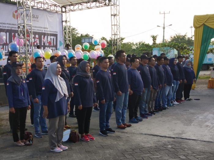Dibantu Satpol PP, 2.500 Pengawas Tertibkan APK Pemilu di Pekanbaru