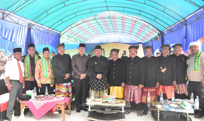 Pengukuhan Gelar Adat Persukuan Kampai, Bupati Kampar: Tali Bapilin Tigo untuk Kampar yang Lebih Baik