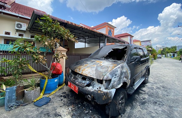 Mobil Dinas Lapas Pekanbaru Dibakar OTK di  Bukit Barisan Pekanbaru