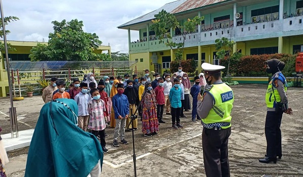Polres Rokan Hulu Gelar Kegiatan Polisi Goes to School di SD Muhammadiyah