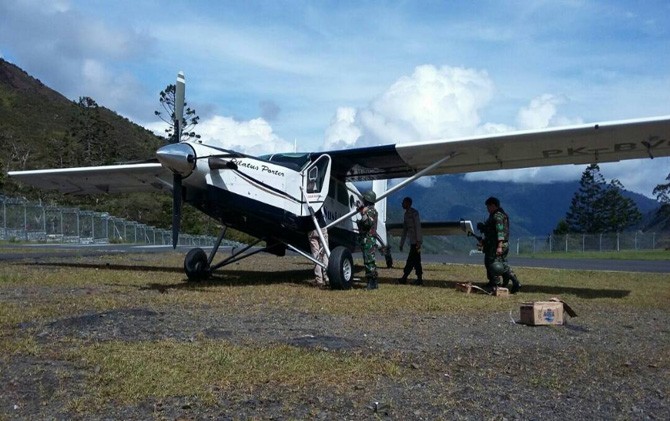 MENCEKAM, Hendak Mendarat, Pesawat Susi Air Ditembak OTK, Penumpang Selamat