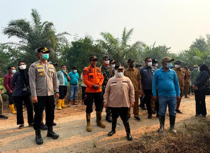 Karhutla Sungai Meranti Jadi Perhatian Serius, Bupati Bengkalis dan Wakapolres Turun Langsung ke Lokasi