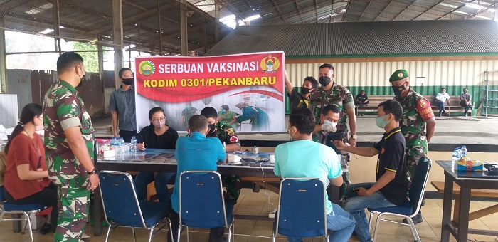 Danramil  LImpauluh Laksanakan Serbuan Vaksinasi Covid-19 di Kecamatan Lima Puluh