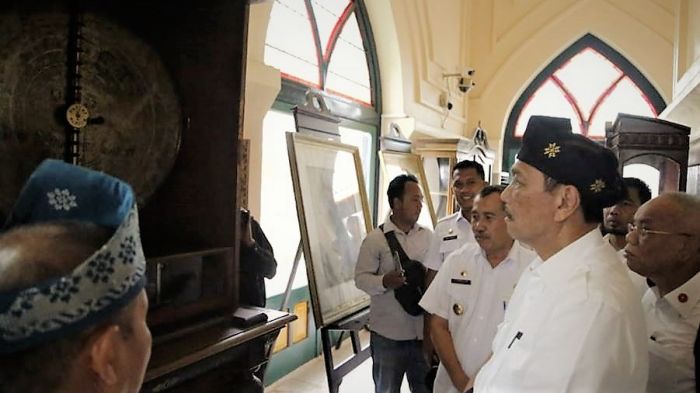 Menko Luhut BP Kagumi Istana Kerajaan Siak, 'Sungguh Sebuah Kerajaan Melayu Hebat' 