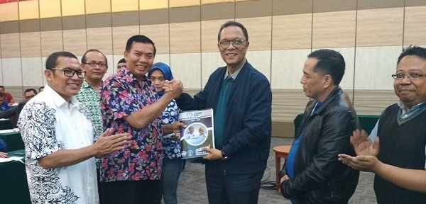 Dukung Duet Firdaus-Rusli di Pilgubri, Azis: Saya akan Berjuang dengan Uang Pribadi