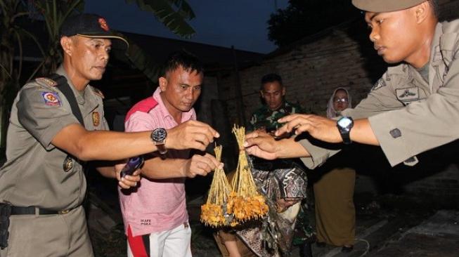 Terbukti Pakai Daging Babi, Dua Pedagang di Padang Resmi Jadi Tersangka, Barang Buktinya 379 Tusuk Sate