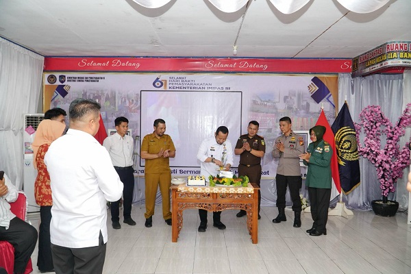 Hari Bakti Kemasyarakatan Kementerian IMIPAS RI Ke-61, Bupati Kampar Terima Penghargaan