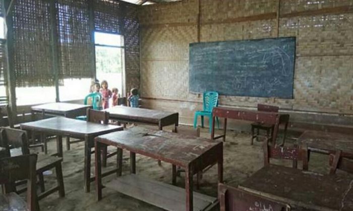 ASTAGAAA... Masih Ada Sekolah Seperti Ini di Kampar, Berlantaikan Tanah Berdinding Anyaman Bambu