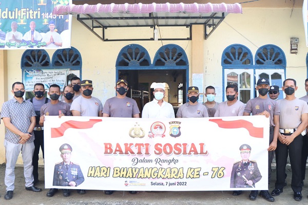 Sambut HUT Bhayangkara Ke 76, Polres Rohul  Bakti Sosial di Empat Rumah Ibadah
