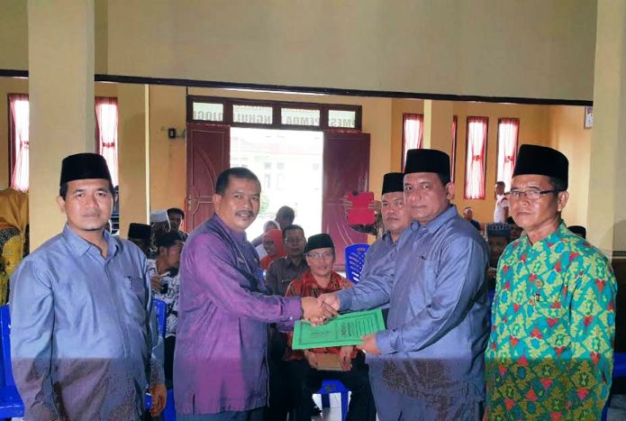 Baznas Pelalawan Salurkan Zakat di Kuala Kampar